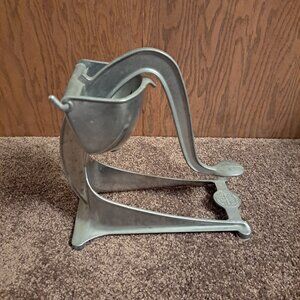 Vintage Wear-Ever aluminum 1930's stand juicer or citrus press. Patent 86217
